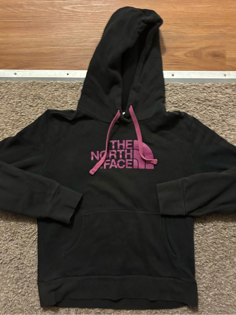 The North Face Women's Lg Black Hoodie with Pink Logo Pink Drawstring Like New - Picture 4 of 8